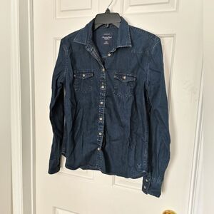 American Eagle denim Button down shirt size M